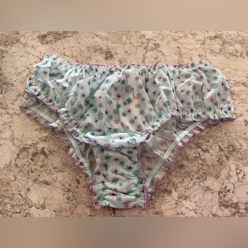 VS PINK WINK Ruffle Cheeky Panty NWT Large Floral